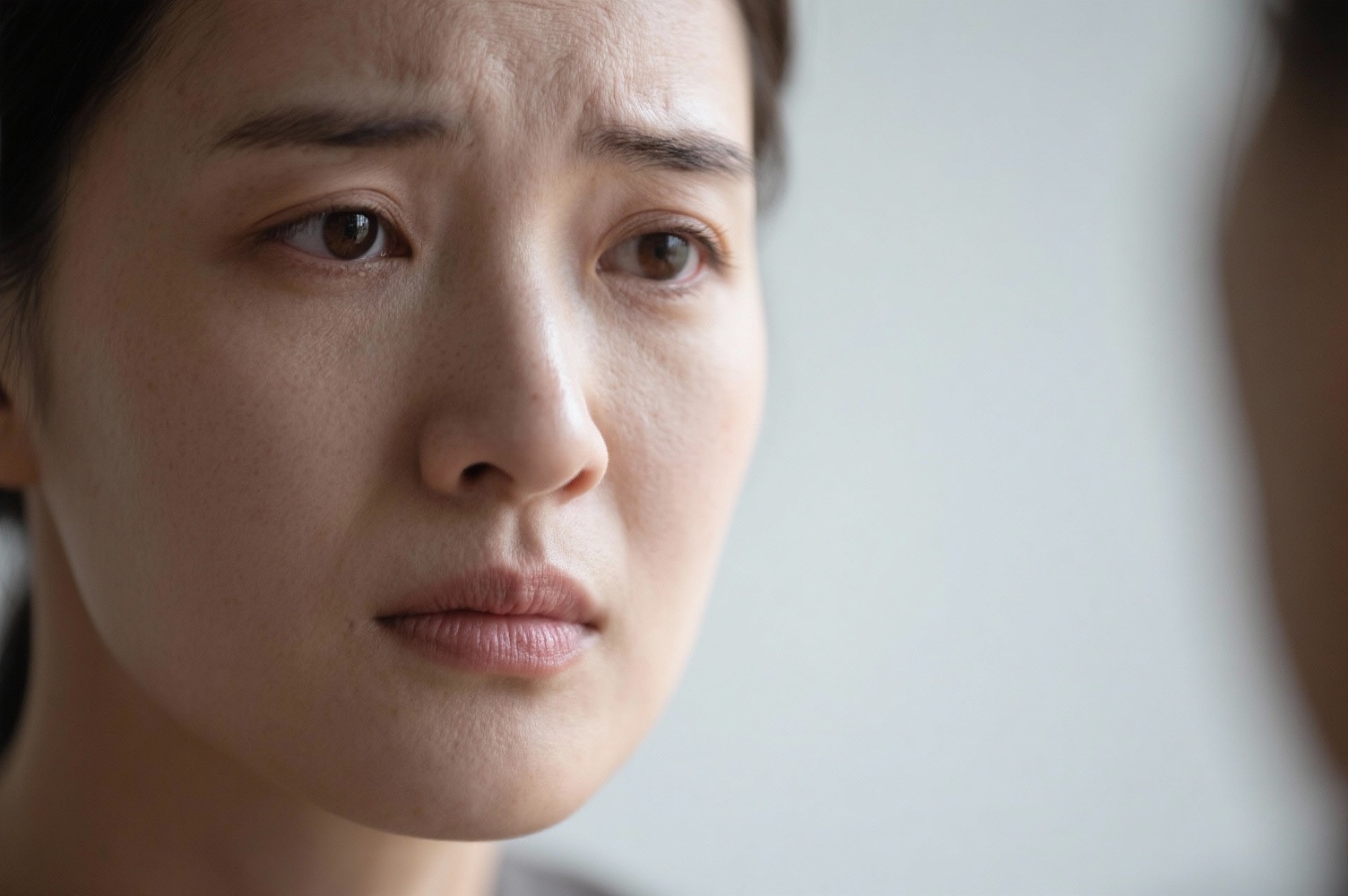 Gros plan sur visage montrant les micro-expressions et communication non-verbale